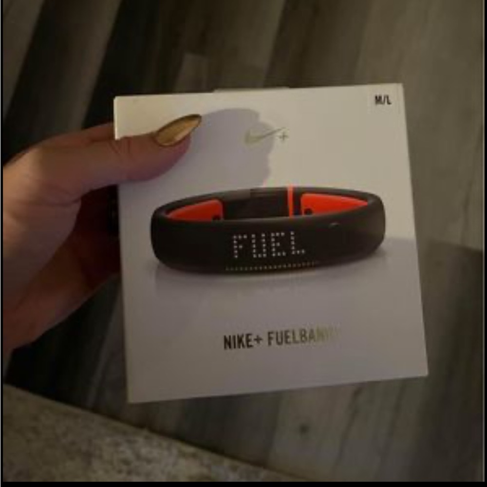 NIKE Fuel Band +